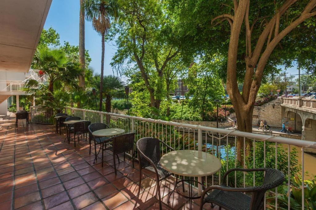 El Tropicano Riverwalk San Antonio Exterior photo